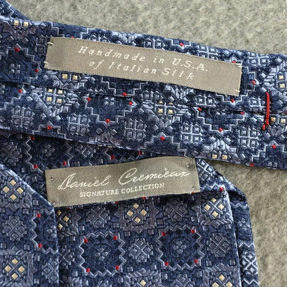Daniel Cremieux Mens Signature Collection Silk Geometric Medallion Tie Blue OS
